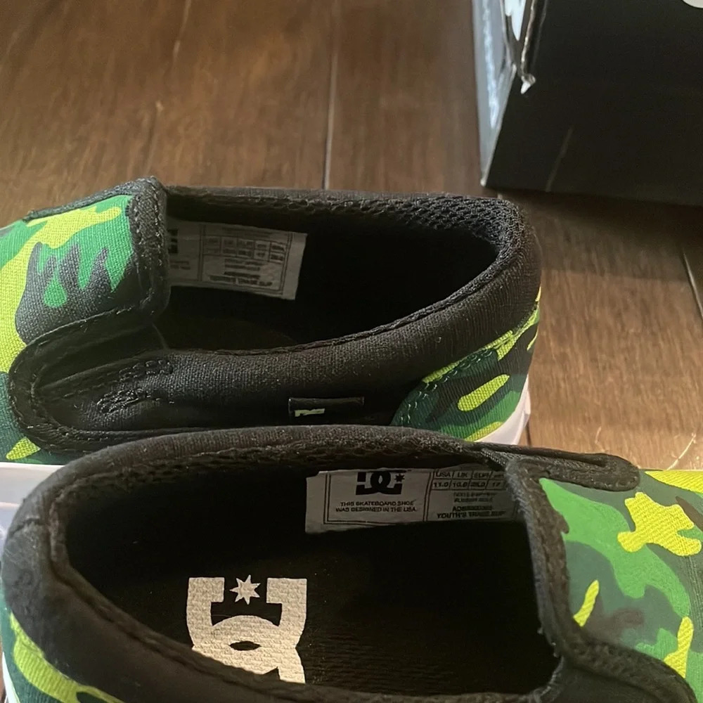 NWT DC Toddler shoes size 11 with green camo print slip on Sneaker - Picture 4 of 7